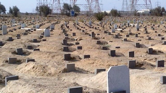 هل يجوز بناء قبر جديد فوق القديم؟.. أمين الفتوى يجيب
