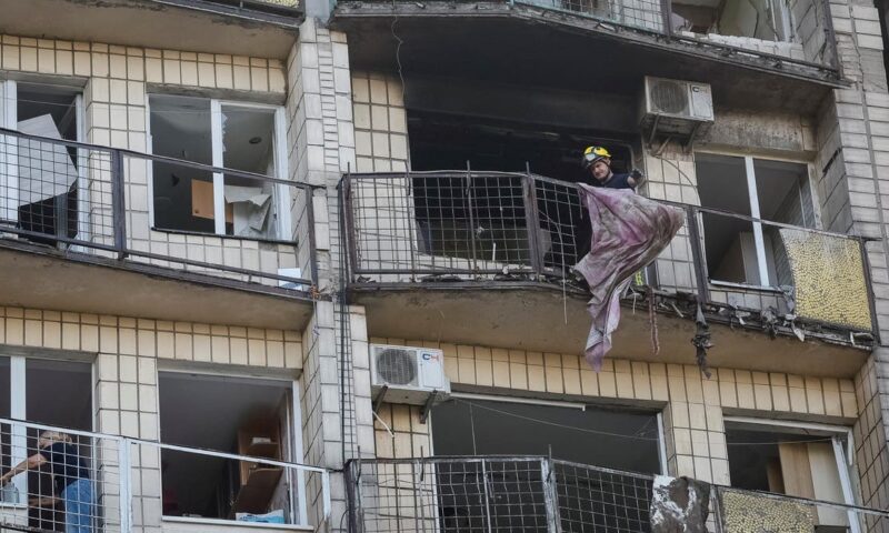 روسيا تستهدف كييف بصواريخ باليستية وموسكو تعلن إسقاط 211 مسيرة أوكرانية