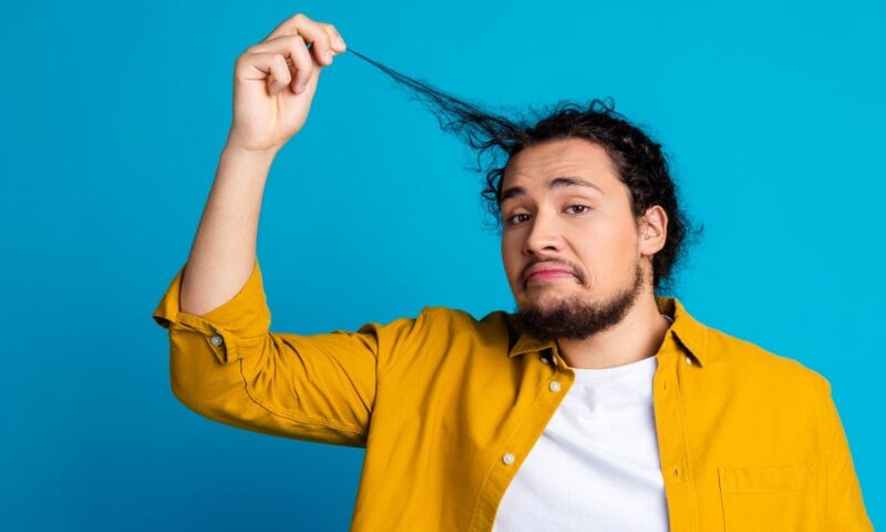 دراسة تكشف ما يحدث قبل “نوبة نتف الشعر”.. الملل قد يكون الدافع