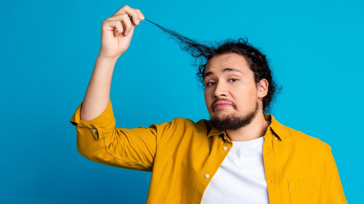 دراسة تكشف ما يحدث قبل “نوبة نتف الشعر”.. الملل قد يكون الدافع