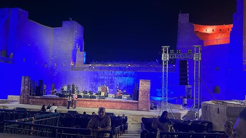 بشعار «كامل العدد»، سمر طارق وعزيز مرقة يتألقان في ثاني ليالي مهرجان القلعة