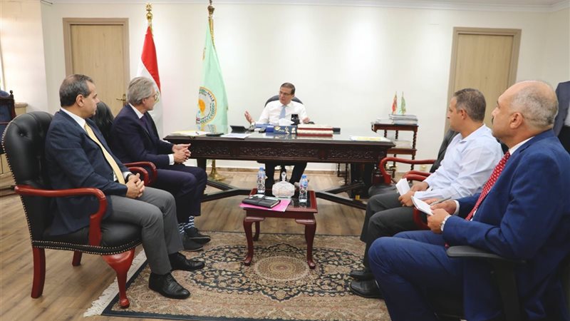 علاء فاروق يبحث مع المستشار الزراعي الهولندي فرص الاستثمار وتطوير التعاونيات