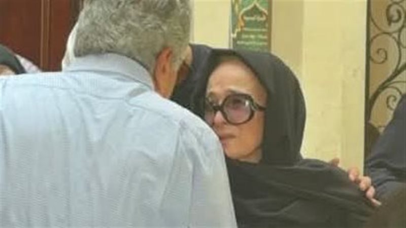تشييع جثمان ابنة نجلاء فتحي بمصر الجديدة، حضور والدتها ووالدها وسط حالة من الحزن (صور)