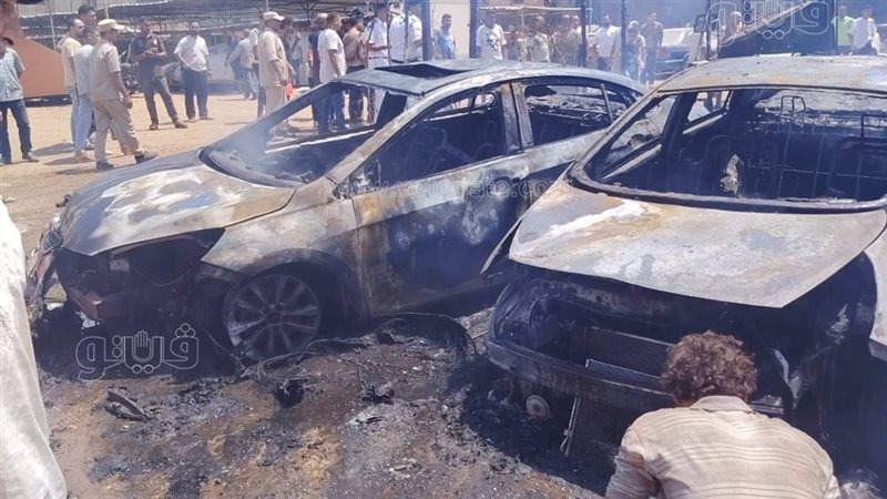 النيران تلتهم جراج سيارات في أم بيومي بالقليوبية (صور)