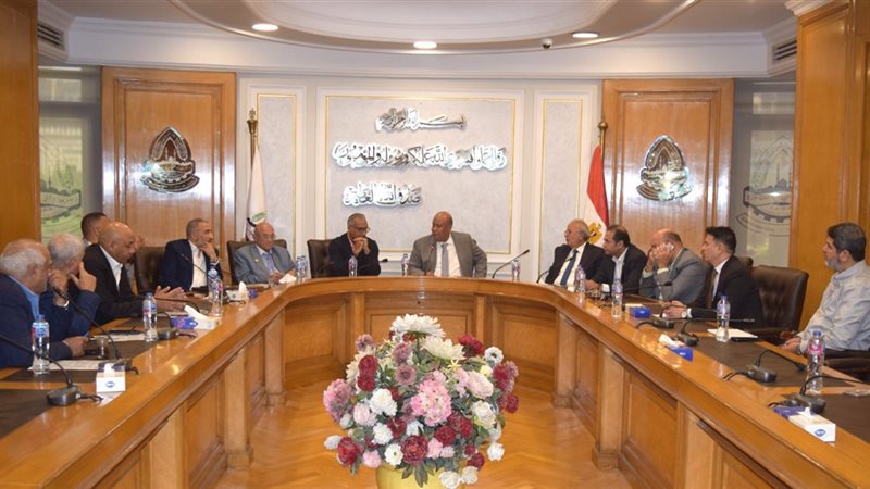 غرفة القاهرة تناقش استعدادات إقامة معرض «أهلًا مدارس» الرئيسي