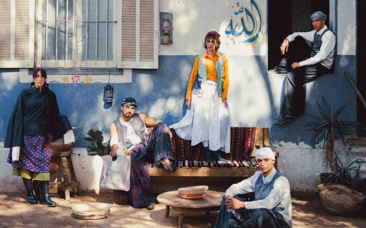 الجلابية والصديري والقفّة.. قطع مصرية قديمة تستعيد حضورها في الموضة المعاصرة