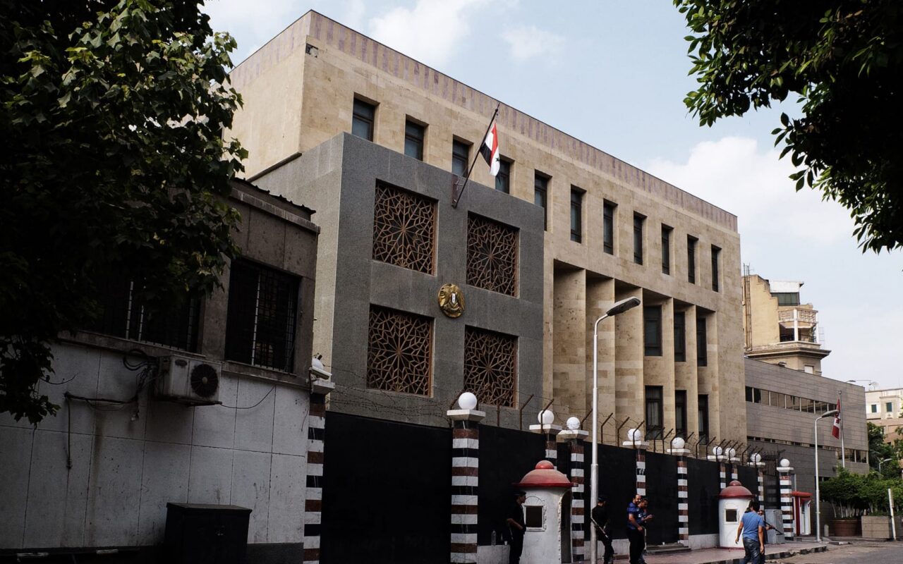 القائم بأعمال سفير سوريا بمصر يسلم أوراق اعتماده مندوبا لدى الجامعة العربية
