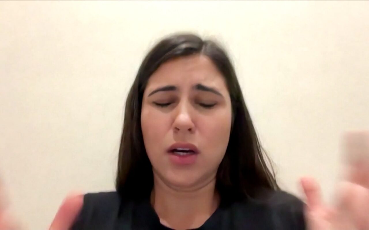 على الهواء مباشرة.. دوي انفجار صاروخي في كييف خلال مقابلة مشرعة مع CNN