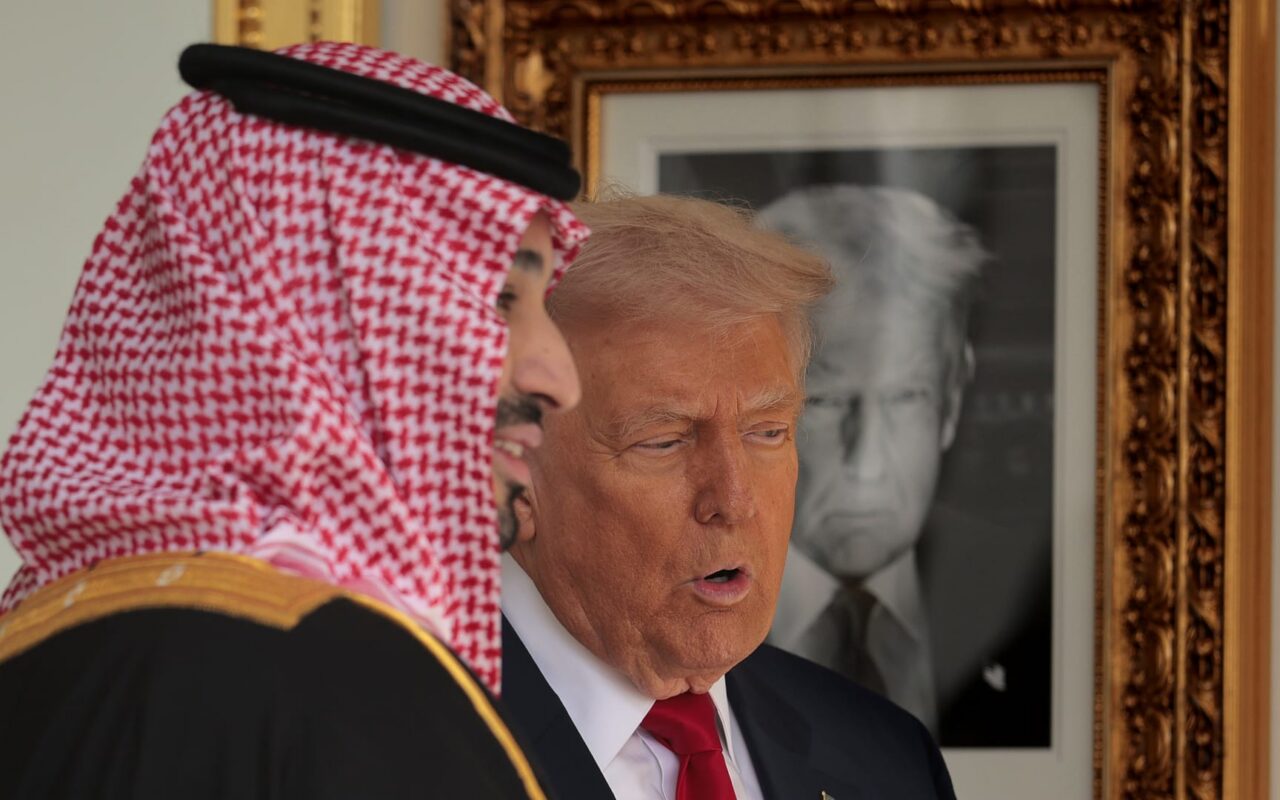 تأثير السعودية على إلغاء ترامب ضربات قوية ضد إيران.. محلل يوضح لـCNN