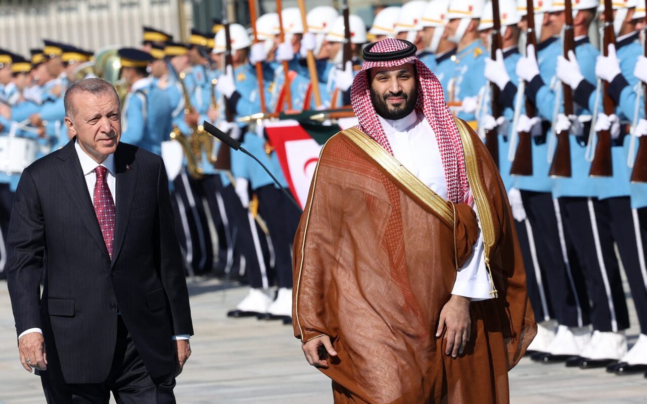 في اتصال مع محمد بن سلمان.. أردوغان يعلق على هجمات الحوثيين ضد السفن السعودية