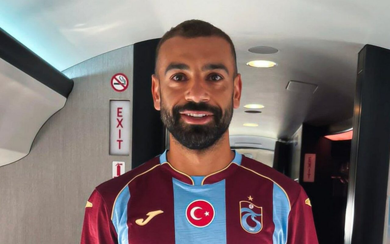 لأول مرة.. محمد صلاح يظهر بقميص طرابزون سبور التركي ويعلق