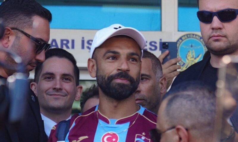 تصرف قام به محمد صلاح لحظة استقباله في تركيا يلقى رواجاً