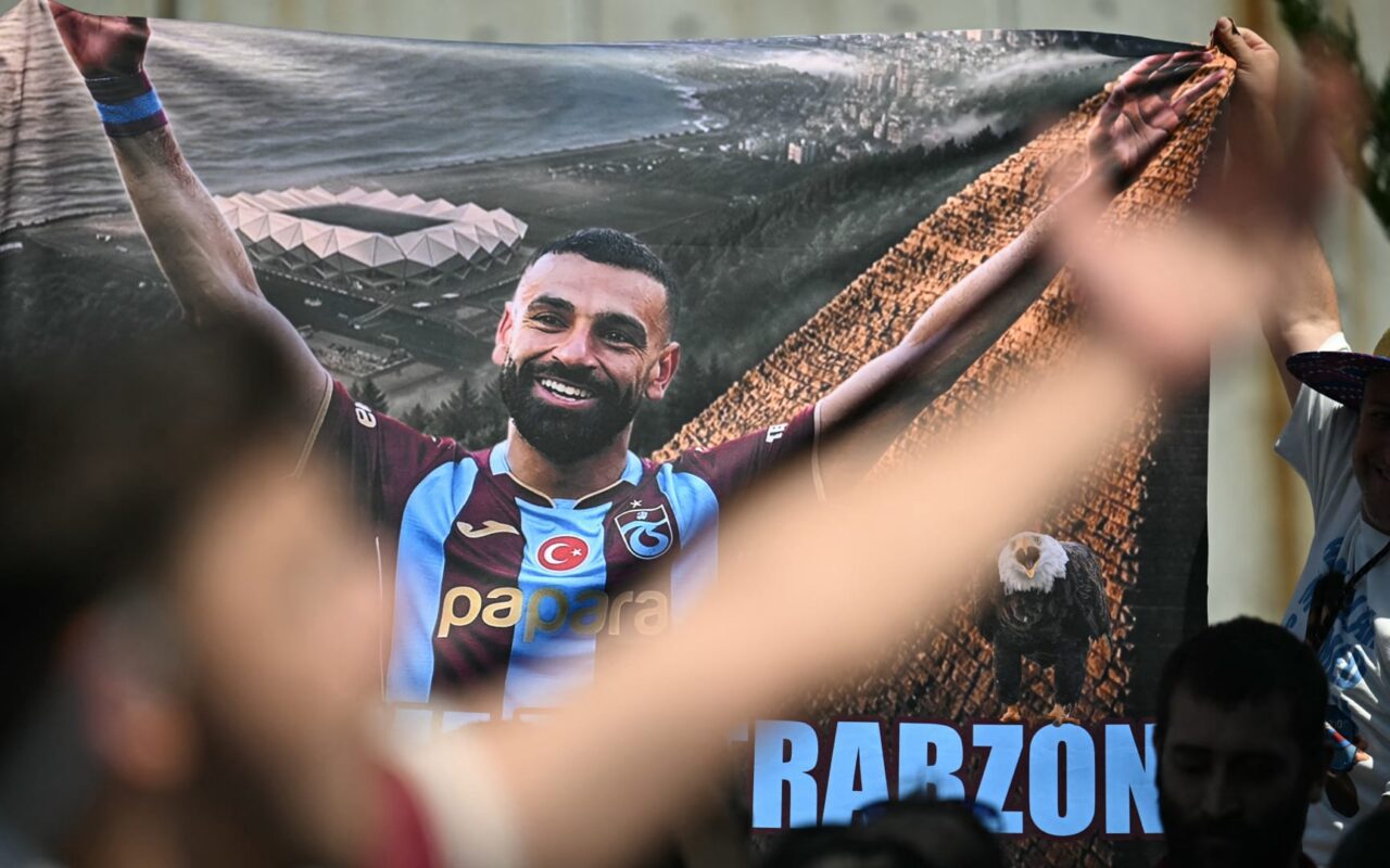 طرابزون سبور يكشف موعد توقيع العقد مع محمد صلاح