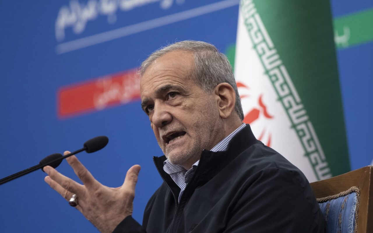 “الأصعب منذ الثورة”.. ماذا قال بزشكيان عن وضع إيران في الذكرى الثانية لتوليه منصبه؟