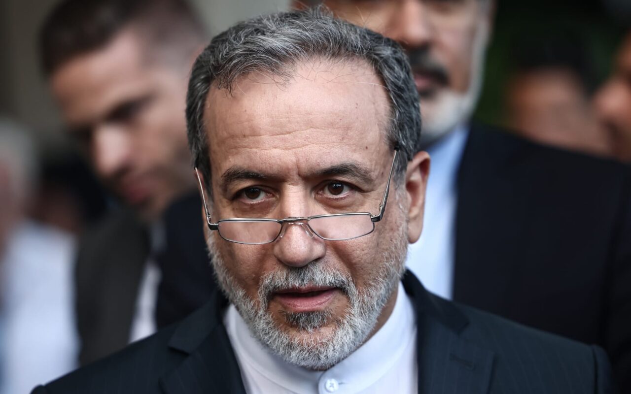 بمقولة منسوبة إلى عمر بن الخطاب.. علاء مبارك يعلّق على التعاطف مع إيران وتصريح عراقجي بعد مسيرة دمياط