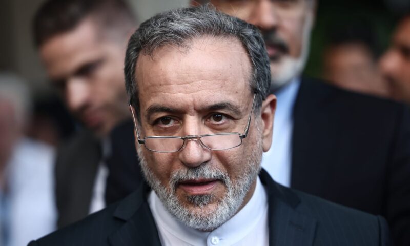 بمقولة منسوبة إلى عمر بن الخطاب.. علاء مبارك يعلّق على التعاطف مع إيران وتصريح عراقجي بعد مسيرة دمياط