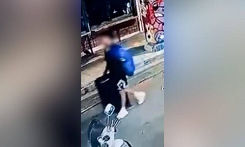 لاجئ أفغاني يُتهم بالقتل في أثينا بعد العثور على جثة في حقيبة سفر