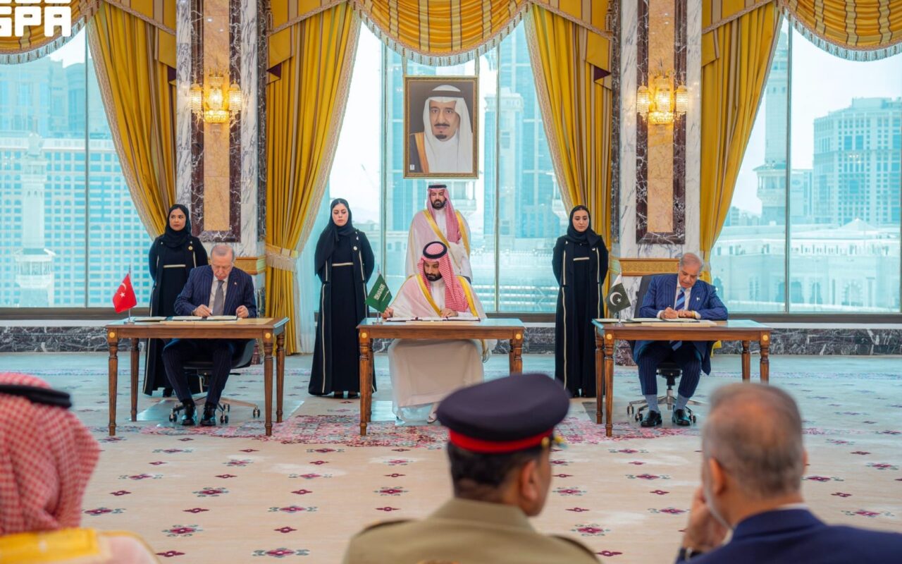 السعودية وتركيا وباكستان توقع “اتفاقية مكة للدفاع المشترك”.. إليكم أبرز أهدافها