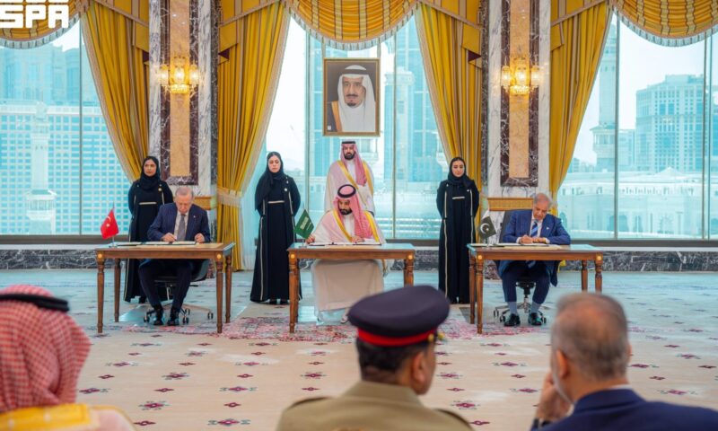 السعودية وتركيا وباكستان توقع “اتفاقية مكة للدفاع المشترك”.. إليكم أبرز أهدافها