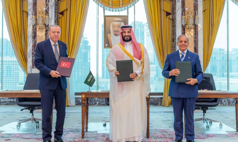 أول تعليق إيراني على توقيع اتفاقية الدفاع المشترك بين السعودية وباكستان وتركيا