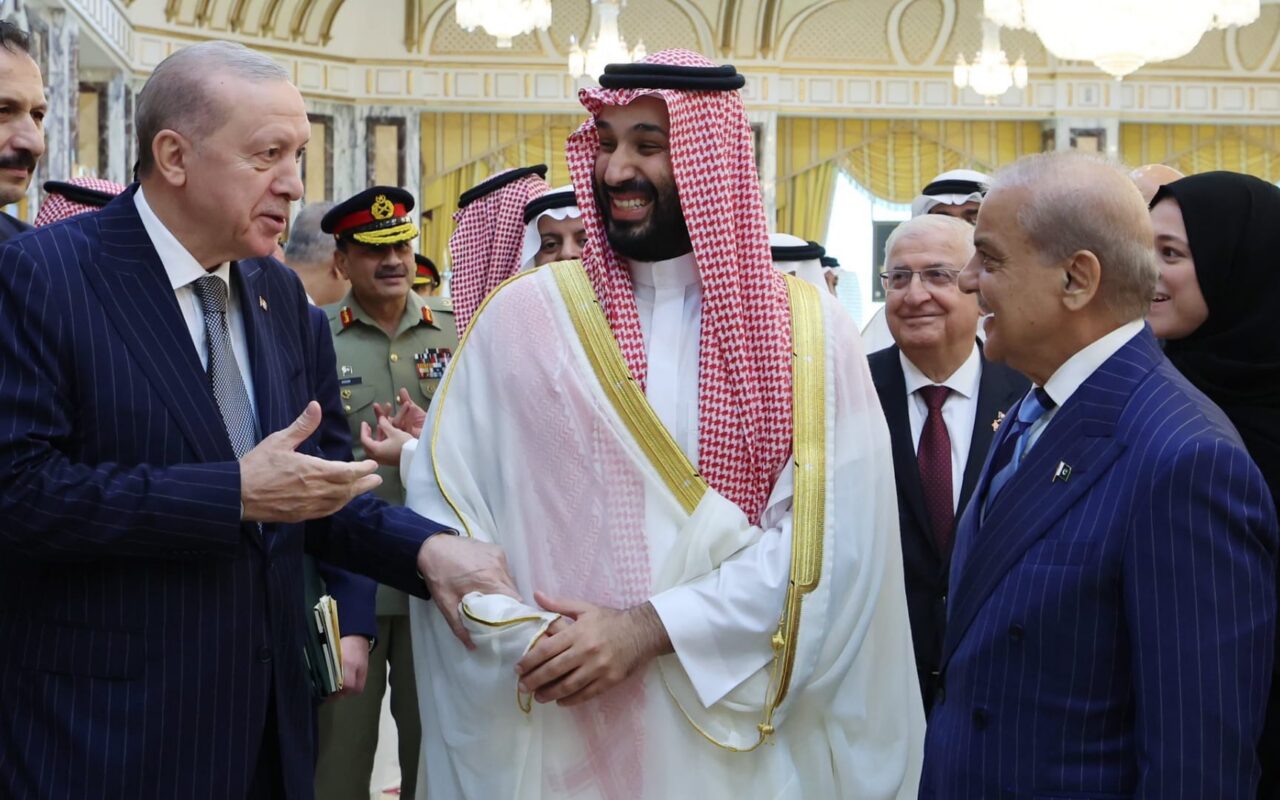 أردوغان ورئيس وزراء باكستان يعلقان على اتفاقية الدفاع المشترك مع السعودية