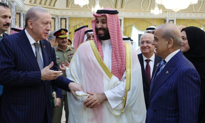 أردوغان ورئيس وزراء باكستان يعلقان على اتفاقية الدفاع المشترك مع السعودية