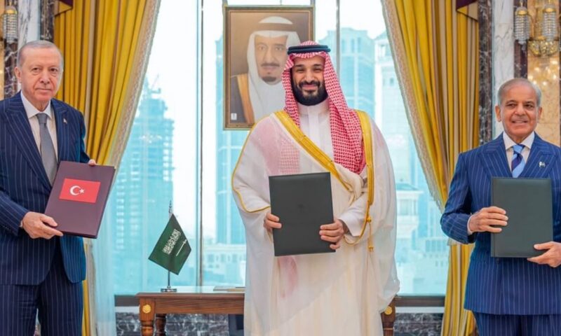 معنى توقيع اتفاق دفاعي بين السعودية وتركيا وباكستان.. سفير أمريكي سابق يعلق لـCNN