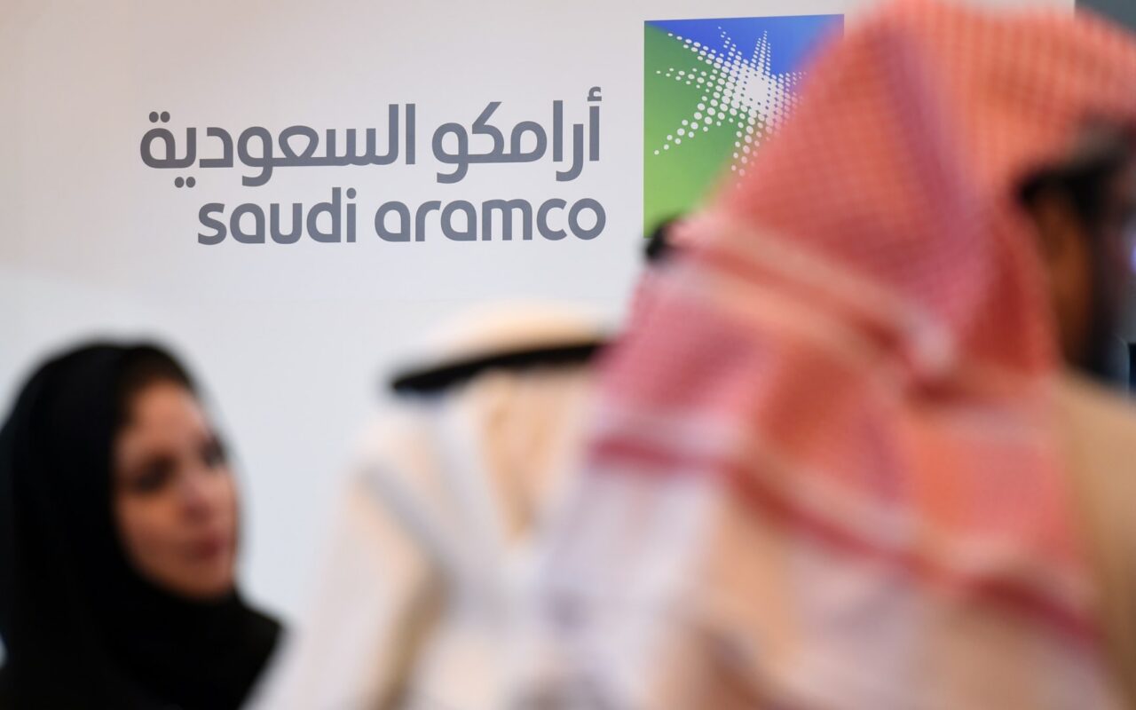 فجر الأحد.. السعودية تعلن إخماد حريق اندلع بمنشأة لأرامكو في جيزان