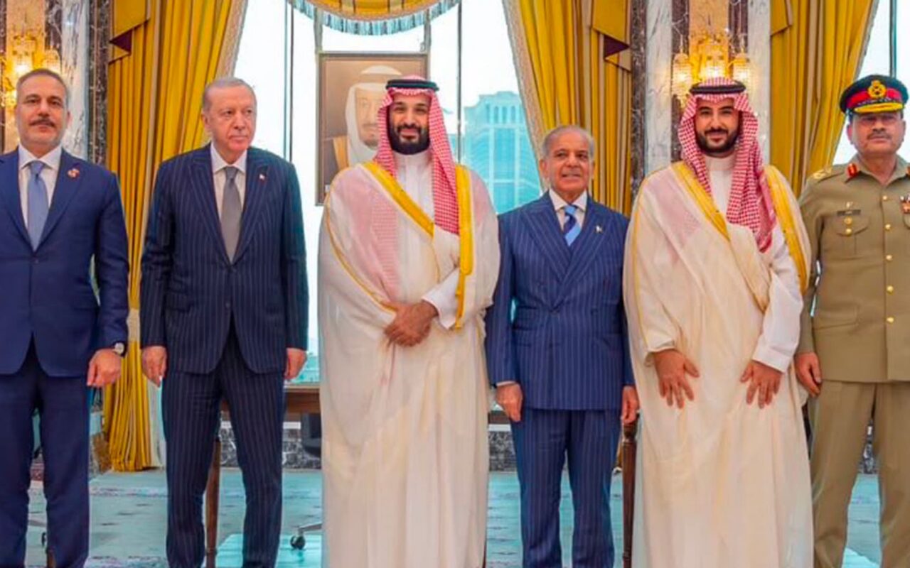 مصر واحتمال انضمامها للاتفاق الدفاعي السعودي التركي الباكستاني بتصريح الوزير فيدان يلقى رواجا