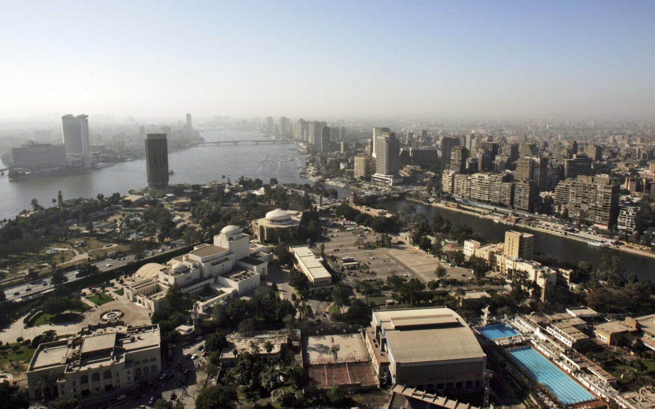 مصر.. فيديو “قديم” يدعي العثور على طفل حديث الولادة بالقمامة والداخلية توضح