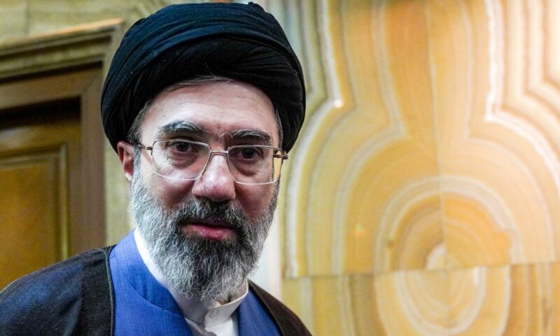 إعلام إيراني: نشر صور للمرشد الأعلى مجتبى خامنئي في أماكن عامة قريبًا