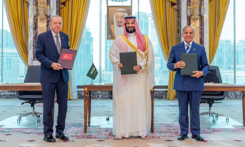 وزير خارجية باكستان ينشر 7 إيضاحات حول اتفاقية مكة للدفاع المشترك مع السعودية وتركيا
