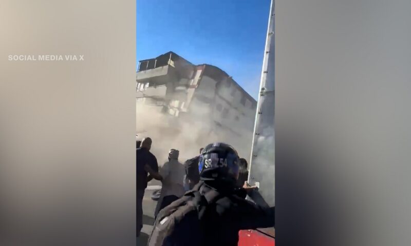 صراخ وذعر.. شاهد لحظة انهيار مبنى جراء زلزال كولومبيا المميت