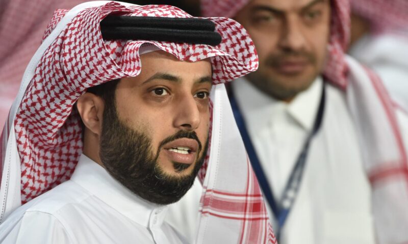 لماذا تراجع تركي آل الشيخ عن صفقة الاستثمار في نادٍ إنجليزي؟