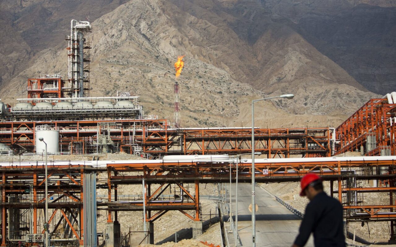 إيران تسارع الزمن لإصلاح منشآت غاز تضررت خلال الحرب
