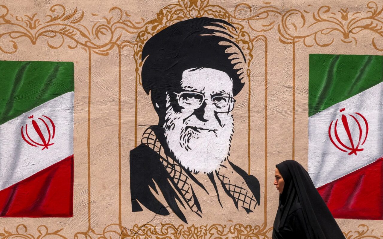 تغييرات جذرية في قيادة إيران العسكرية.. هل تبتعد عن نهج خامنئي الأب؟