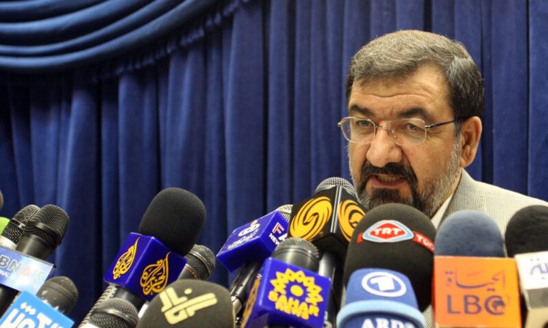 محسن رضائي في رسالة لمجتبى خامنئي: إيران لن تتراجع أمام تهديد مصالحها