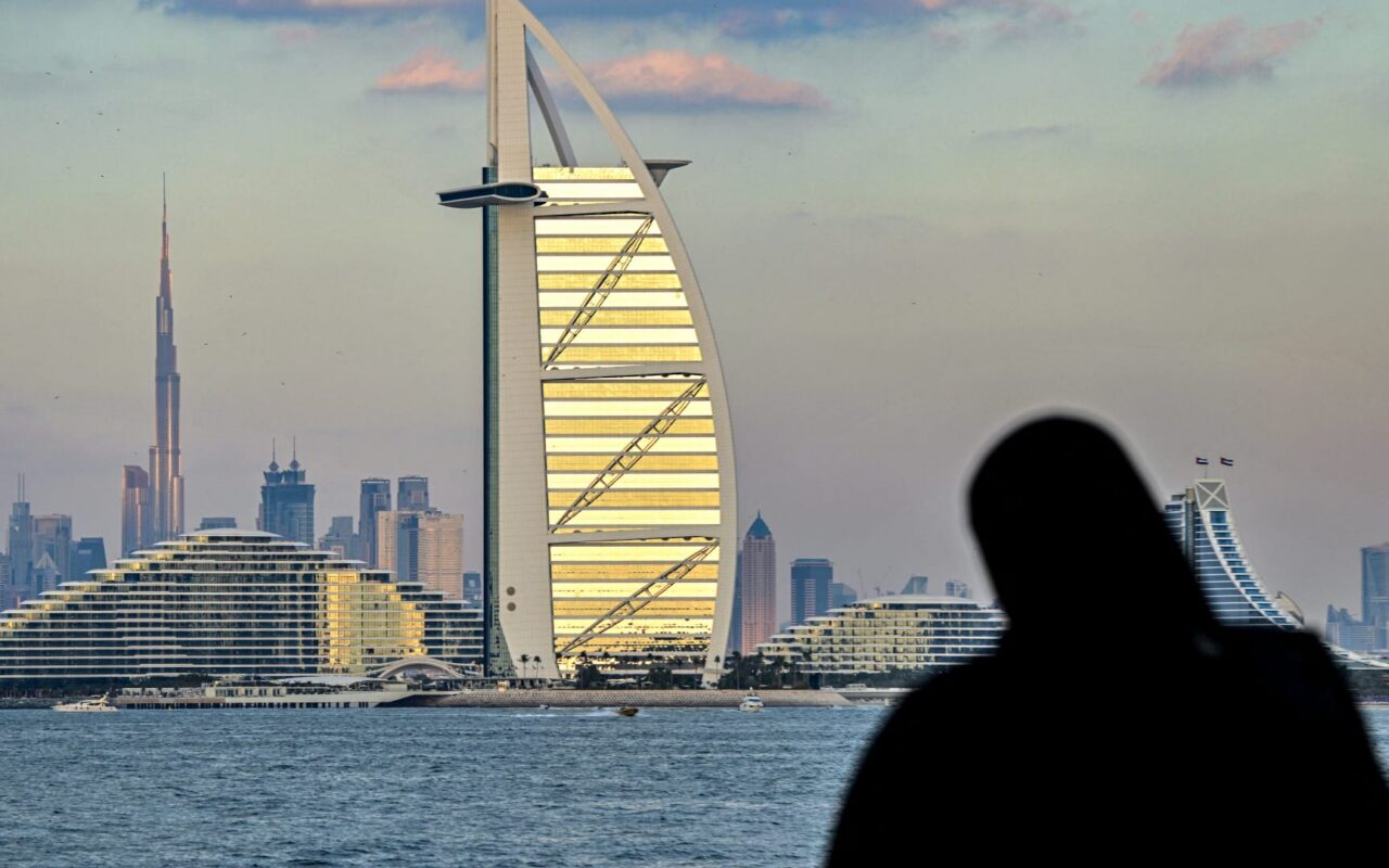 الإمارات تعلن قرارًا جديدًا بشأن استخدام الموسيقى في المطاعم ومراكز التسوق.. ماذا ينص؟