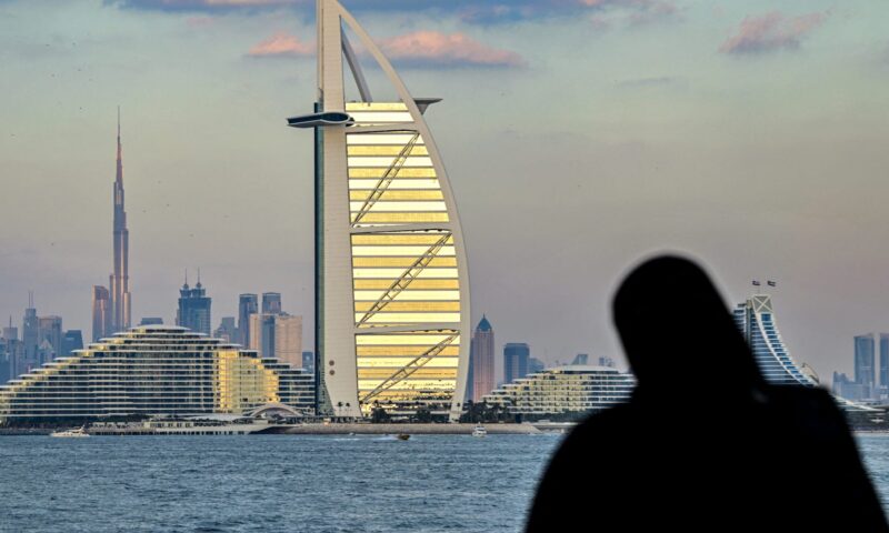 الإمارات تعلن قرارًا جديدًا بشأن استخدام الموسيقى في المطاعم ومراكز التسوق.. ماذا ينص؟