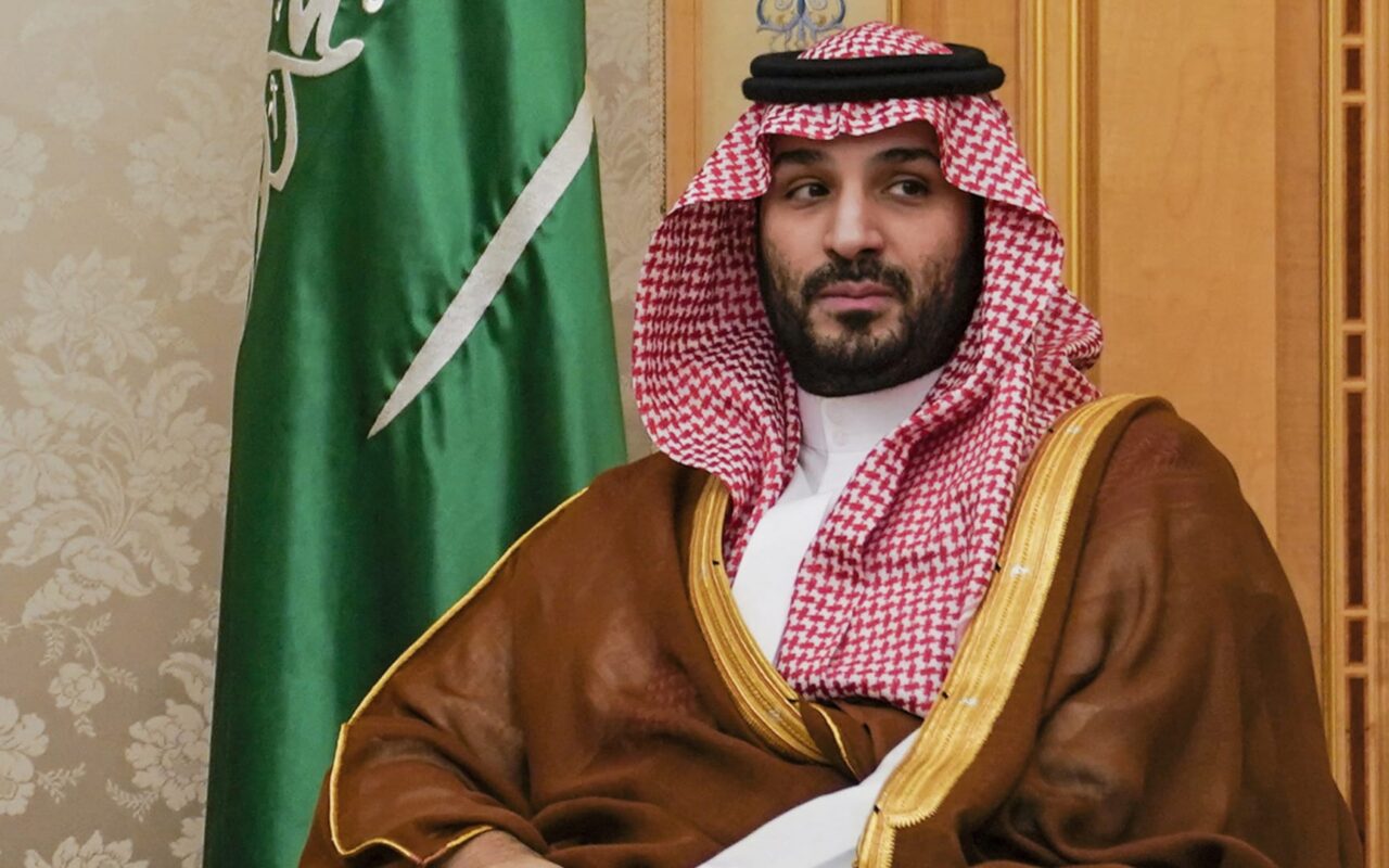 محمد بن سلمان يلتقي قائد “سنتكوم”.. وبحثا هذه القضايا