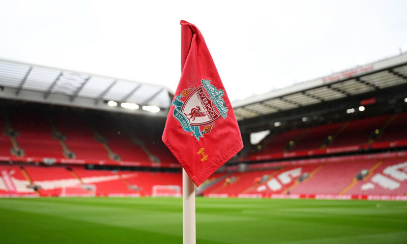ليفربول يُعلن بيع “حصة أقلية” لتحالف استثماري يضم جيف بيزوس