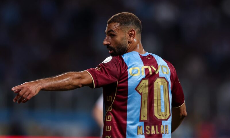 صلاح يستجيب لطلب حاملي الكرات بعد ظهوره الأول في الدوري التركي