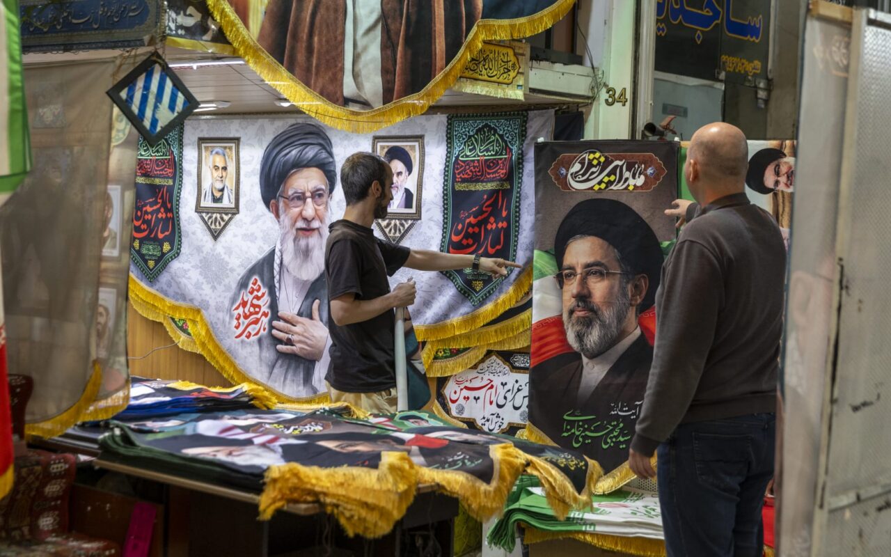 بعد تلويح ترامب بخنقها اقتصاديًّا.. إيران تبدأ باتخاذ إجراءات داخلية