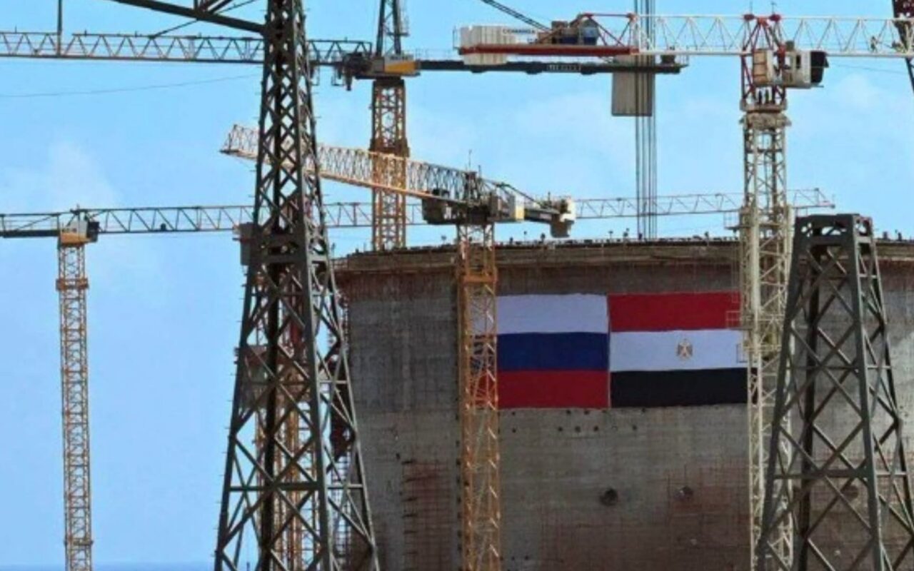 مصر ترد على “مزاعم تشكك في معايير الأمان” بمحطة الضبعة النووية