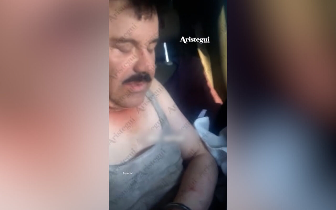 شاهد.. لقطات نادرة لـ”إل تشابو” أخطر أباطرة المخدرات في المكسيك بعد لحظات من اعتقاله