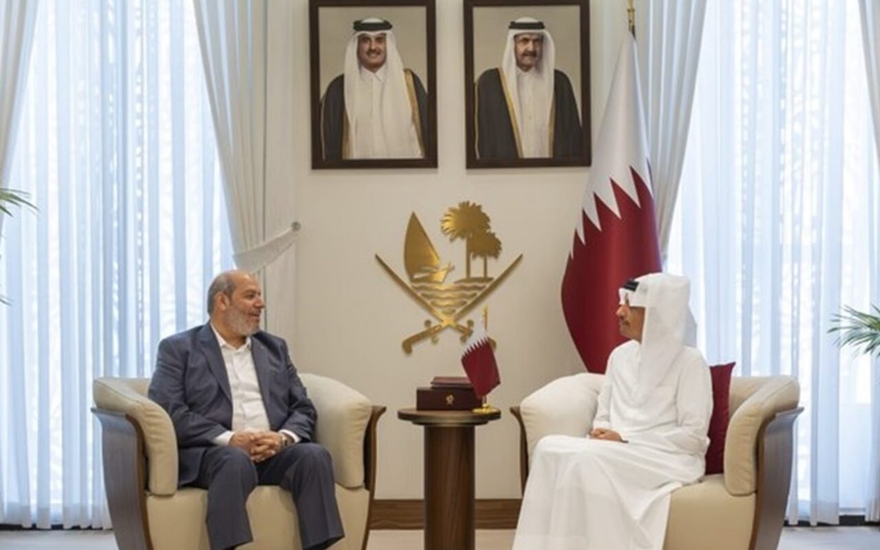 خليل الحية يتلقي وزير خارجية قطر بعد مباحثاته مع جاريد كوشنر