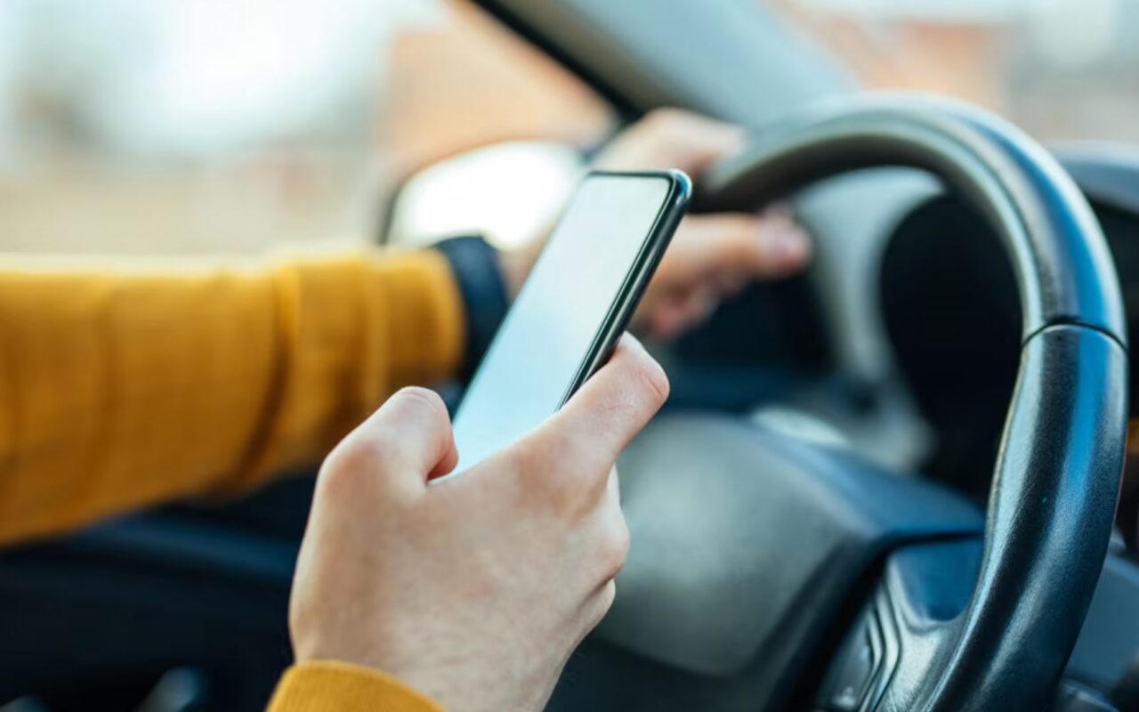 دراسة تكشف ارتباطًا مفاجئًا بين طرح الألبومات الموسيقية وارتفاع وفيات حوادث السيارات
