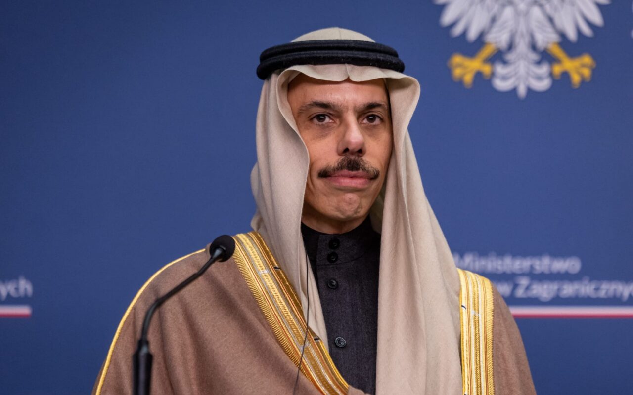 فيصل بن فرحان: من الضروري خلو مضيقي هرمز وباب المندب من أي تهديدات