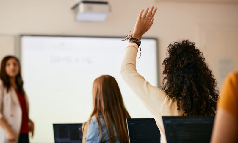 استخدام تقنية التزييف العميق لتوليد صور جنسية يصبح أزمة.. كيف تستطيع حماية أطفالك؟