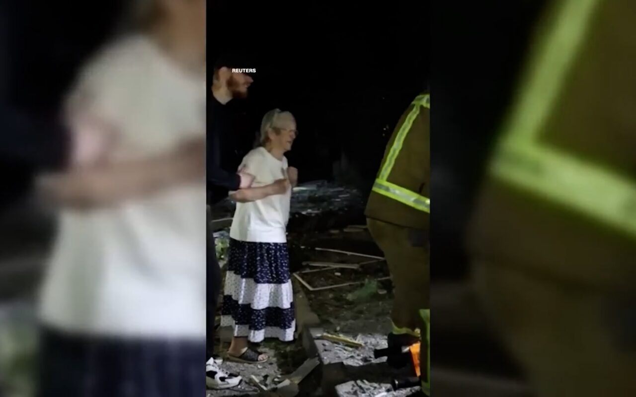 شاهد.. صواريخ باليستية روسية تضرب كييف وتخلّف قتلى ودمارا